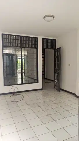 Rumah Bagus dalam Komplek di Lebak Bulus, Lingkungan Aman, Asri