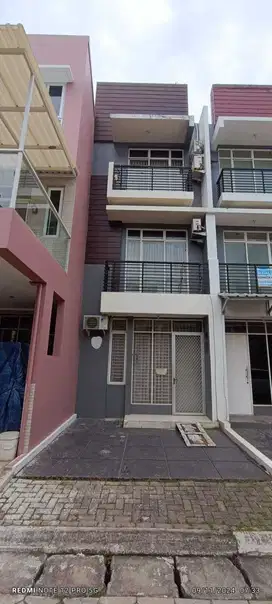 Rumah PIK Katamaran Indah DISEWA 3 Lantai Ukuran 4x12 Kosongan