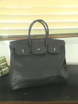 Hermes hitam ori