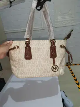 Tas bahu wanita