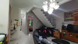 Di jual rumah 2 lantai di golf modernland Tangerang