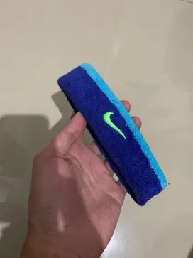NIKE SWOOSH HEADBAND HYPER ROYAL