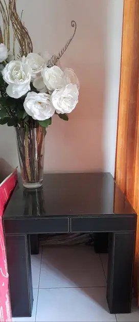 Meja sudut kulit hitam ex cellini