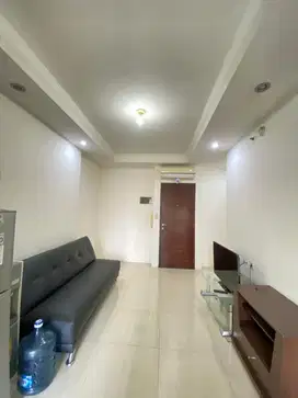 Sewa 2 BR Furnish siap huni lantai rendah Mediterania Garden 2