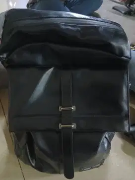 Tas kulit sintetis