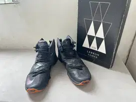 Sepatu basket Nike Lebron XIII - sz 13 31cm jumbo kapal kaki gede