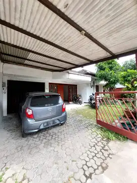 Rumah di Lingkungan Elite Jalan Tambak dekat Mirota Godean