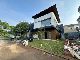 Rumah Modern Brand New Bangunan Mandiri Berada di Pusat Kota BSD, Icon