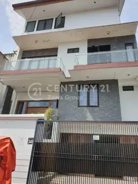 Disewakan Rumah 3 Lantai Siap Huni di Tomang Jakarta Barat