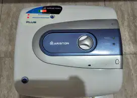 Water Heater Ariston TI Pro 15 Liter Second / Pemanas Air / Air Hangat