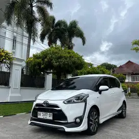 Dijual Toyota Sienta Q CVT 2017 Pemakaian 2018