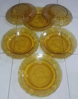 Piring makan vintage lawas