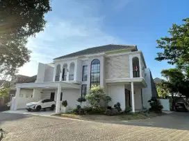 Rumah hook di citraland dengan kolam renang bagus cluster nyaman