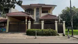 Dijual Rumah pinggir jalan siap huni di Griya loka bsd Tangsel