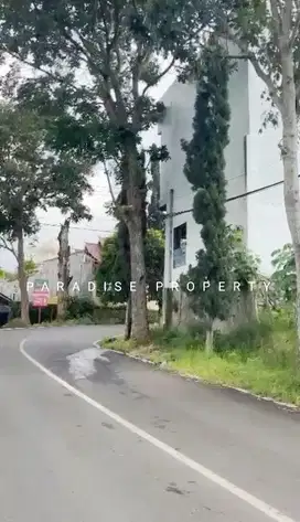 Tanah di poros jalan Agrowisata Hotel Batu Malang