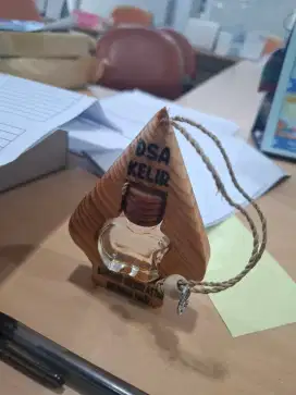 Tempat parfum mobil