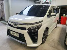 Toyota Voxy 2.0 AT 2018 Putih PREMIUM B2404UKG