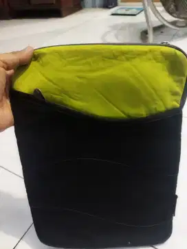 Tas atau sarung laptop