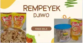 Rempeyek kacang tanah,kacang hijau,udang rebon dan teri nasi