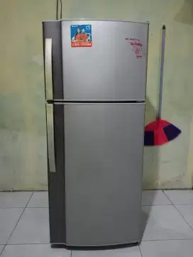 Kulkas Sharp 2 pintu