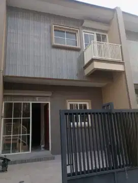 Dijual rumah baru mulyosari minimalis dekat pcm, galaxy mall