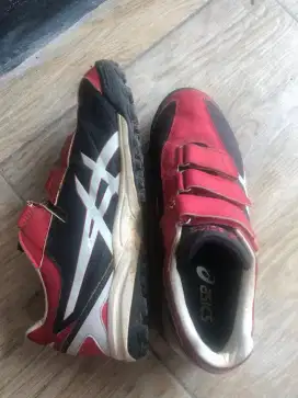 Sepatu Olahraga Asics