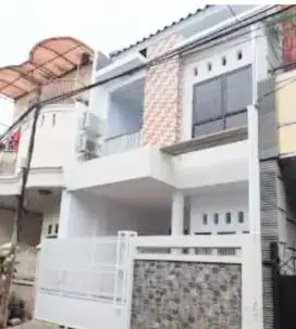 Jual rumah 2 lantai di jakarta timur