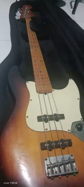 Bass square fender japan