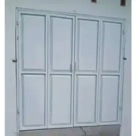 Pintu lipat geser dorong
