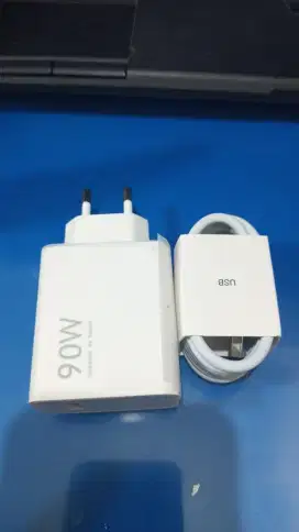 Charger bawaan Xiaomi 15S Pro