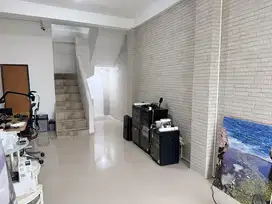 RUKO 3 LANTAI PINGGIR JALAN DI TUKAD SANGHYANG - DENPASAR - BALI