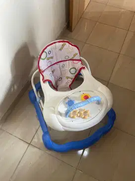 Baby walker latihan jalan
