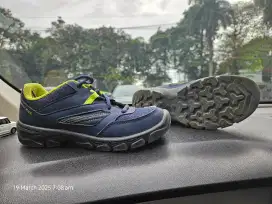 Preloved Sepatu Quechua anak unisex