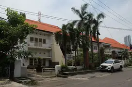 Disewakan rumah komersil area jl Comal Darmo