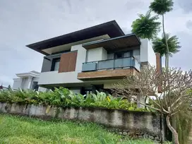rumah Exclusif dengan design interior modern di komplek yg nyaman