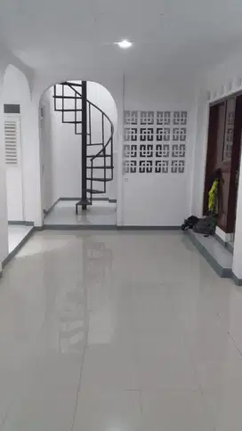 dijual rumah lama siap huni di kebayoran baru