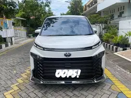 Toyota Voxy 2.0 2022