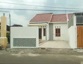 rumah bagus proses finishing dekat kampus Unisri