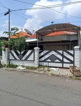 Selangkah MERR‼️Rumah Siap Huni Kedung Baruk Surabaya  Surabaya