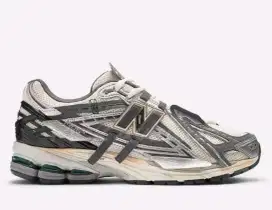 New Balance 1906A Silver Gold