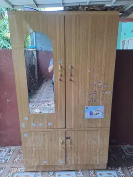 LEMARI KAYU BESAR BEKAS PRIBADI