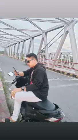 Nyari kerja apa aja Prilan juga gpp  daripada nganggur mau lebaran