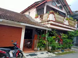 Rumah Tingkat Warna Coklat