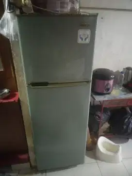 Kulkas 2 pintu merk National