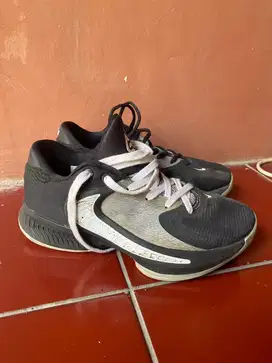jual sepatu basket zoom freak 4 second