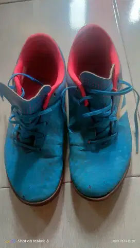 Sepatu futsal NB