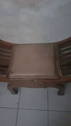 Meja kecil uniqlo