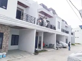 Termurah Rumah Klasik 2 Lantai Lokasi Strategis Dekat Exit Tol Cibubur