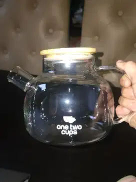 Teko kaca merk One Two Cups