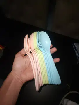 Sendok makan warna warni (IKEA) 14 pcs